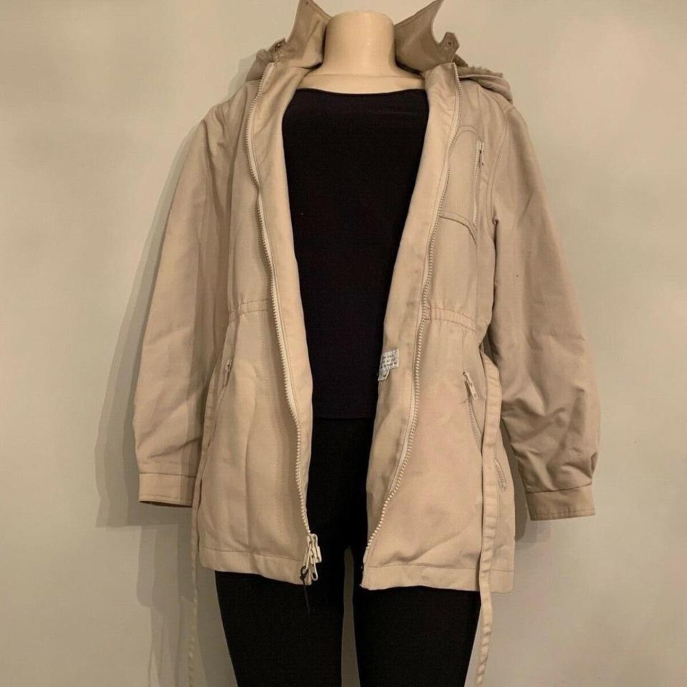 London Fog Women's trench coat in light brown Size 13/14 removable hoodie!!!!